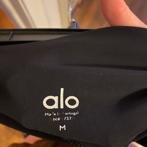ALO yoga ripped warrior legging in GUC